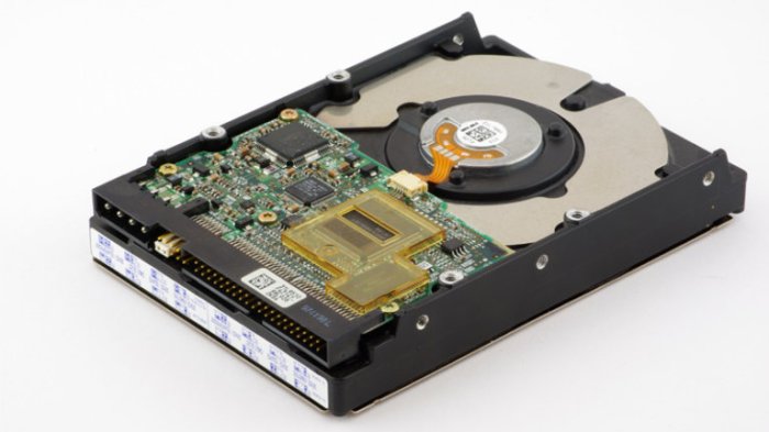 Raid connects several inexpensive hard-disk drives to one another.